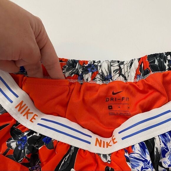 Nike DriFit Tempo Women's Floral Running Shorts Size Medium - Picture 13 of 16